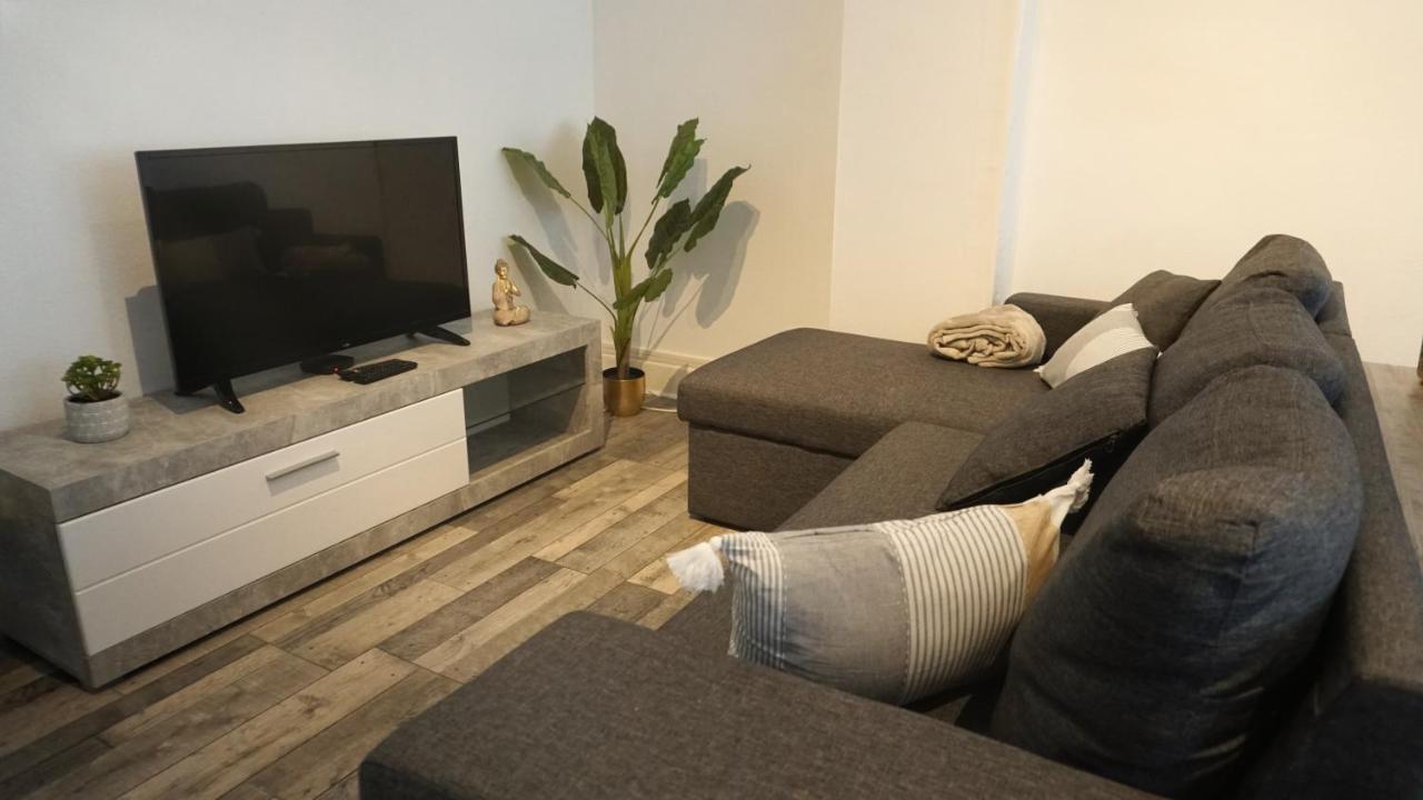 Logement Spacieux - Face A La Gare Et Centre-Ville Épinal Kültér fotó